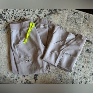 Zamora Joggers and Catarina one pocket scrub top in Slate